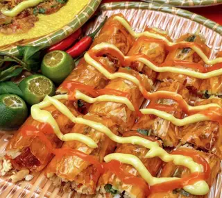 Hình ảnh Bánh tráng cuốn đỏ
