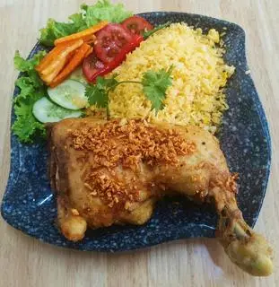Hình ảnh Cơm gà mắm tỏi góc tư