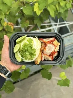 Hình ảnh Cơm gà xá xíu