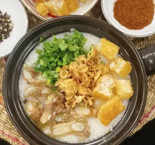 Hình ảnh Cháo sườn sụn - quẩy - thịt
