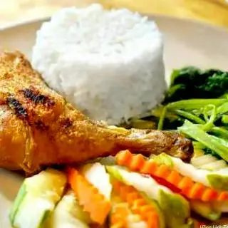 Hình ảnh Cơm đùi gà nướng truyền thống