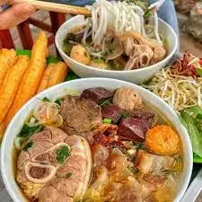 Hình ảnh Bún bò Huế đầy đủ