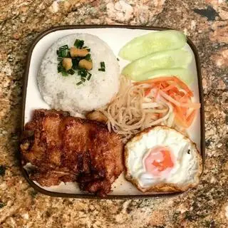 Hình ảnh Cơm sườn cốt lết - bì - trứng ốp