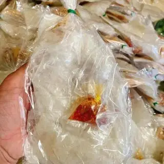 Hình ảnh Bánh tráng muối tắt ớt rim