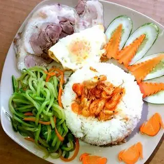 Hình ảnh Cơm thịt chân giò luộc - trứng ốp