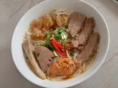 Hình ảnh Bún bò gân nạm chả
