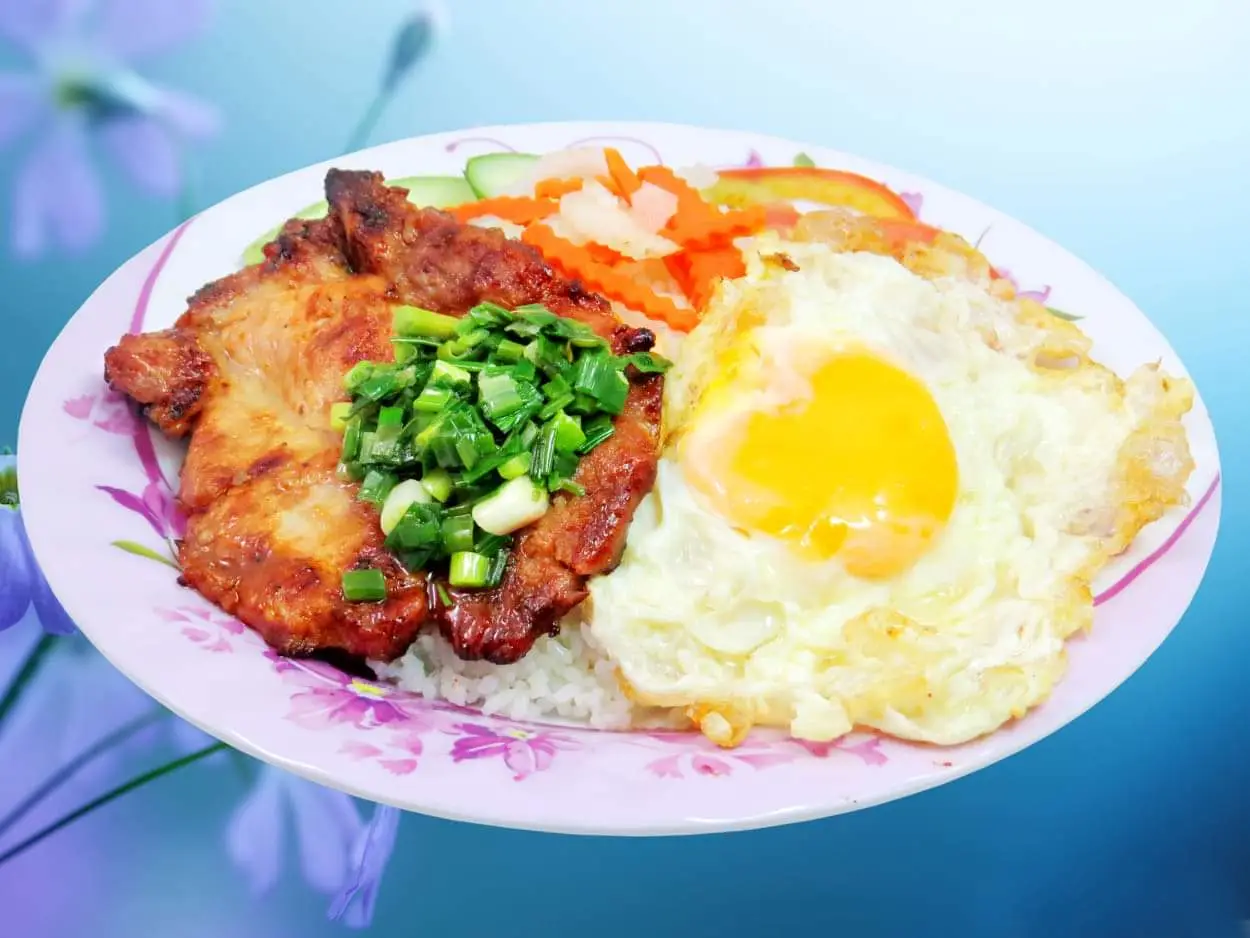 Hình ảnh Cơm sườn ốp la