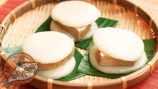 Hình ảnh Bánh dày kẹp chả lụa
