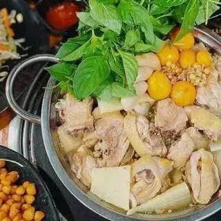 Hình ảnh Lẩu gà lá é đặc biệt