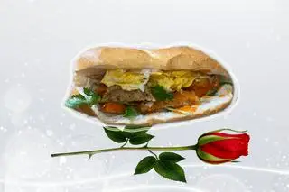 Hình ảnh Bánh mì chả cá thu - trứng gà ta
