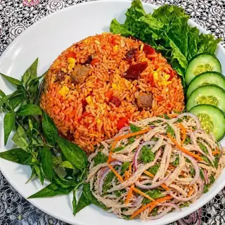 Hình ảnh Cơm chiên đùi gà xé phay