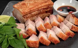 Hình ảnh Heo quay da giòn miếng 500g