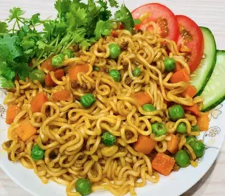 Hình ảnh Mì trộn rau củ