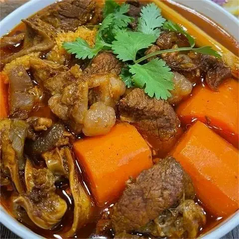 Hình ảnh Bò Kho & Cà Ri Má Hai - Bùi Quang Là