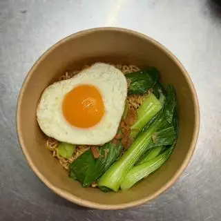 Hình ảnh Mì trộn siukay tê lưỡi trứng ốp la
