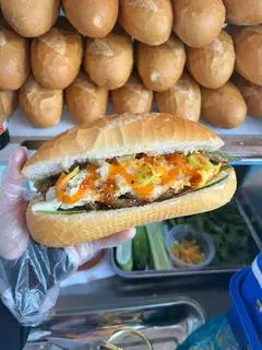 Hình ảnh Bánh mì chả trứng