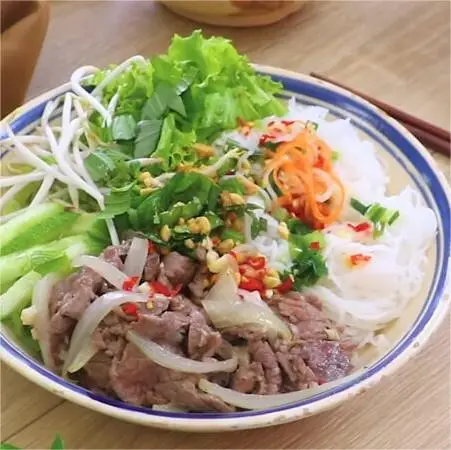 Hình ảnh Kiều Na Bún Bò Xào - Âu Cơ