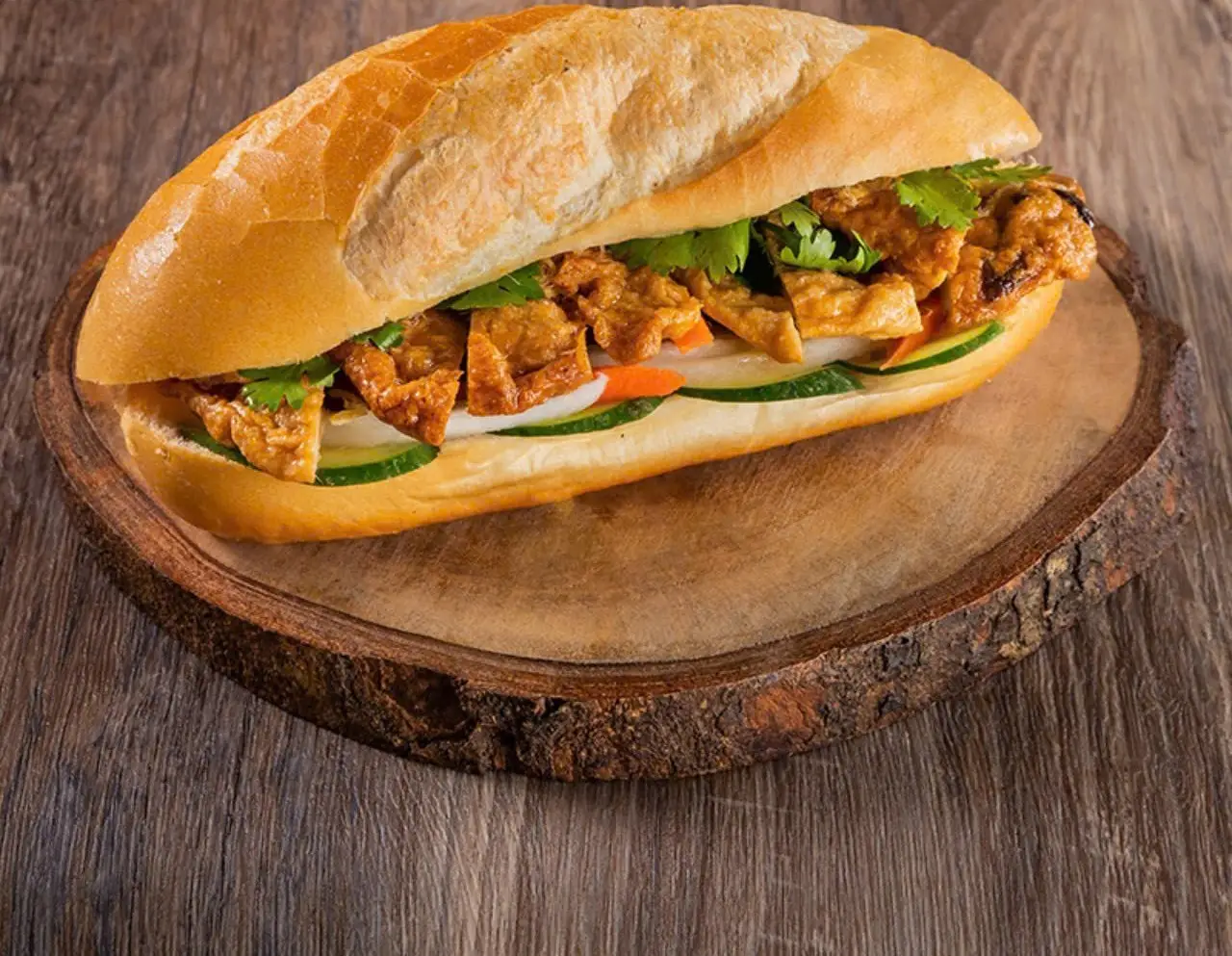 Hình ảnh Combo 4 bánh mì chả cá nóng - kèm 1 chai sữa đậu nành nguyên chất