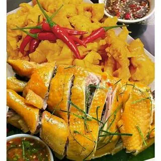 Hình ảnh Combo Nửa Con Gà Ủ Muối+ 0,5 Kg Chân Gà Ủ Muối -Chặt Sẵn
