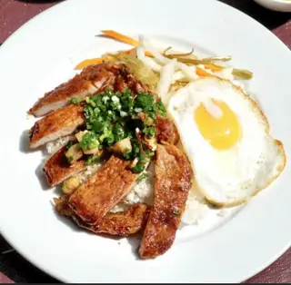 Hình ảnh Cơm sườn bì trứng
