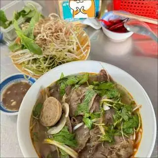 Hình ảnh Bún bò nạm chả bò viên