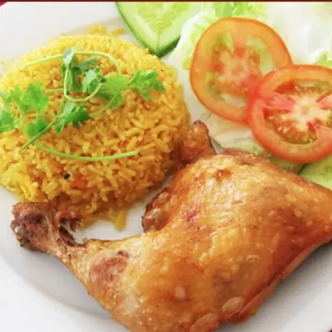 Hình ảnh Cơm Gà Xối Mỡ Thảo Điền - Tống Hữu Định