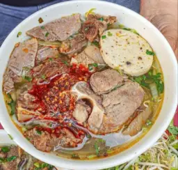 Hình ảnh Bún tái nạm chả