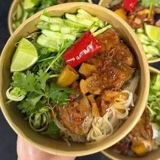 Hình ảnh Bún cá ngừ kho cay tóp mỡ