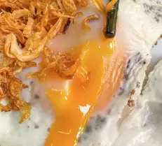 Hình ảnh Bánh cuốn trứng lòng đào
