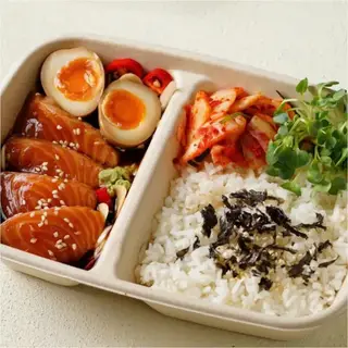Hình ảnh Cơm cá hồi - trứng ngâm tương - set B