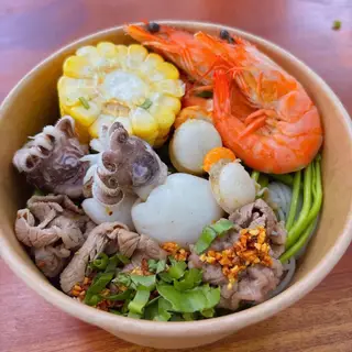 Hình ảnh Bún Thái hải sản - bò