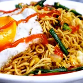 Hình ảnh Mì xào trứng ốp la