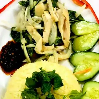 Hình ảnh Cơm gà xé rau răm hành tây