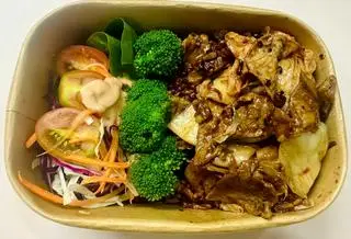 Hình ảnh Cơm gạo lứt bò xào kim chi