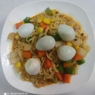 Hình ảnh Mì trộn trứng cút
