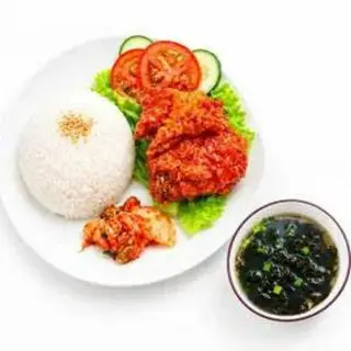 Hình ảnh Cơm gà sốt cay - canh rong biển