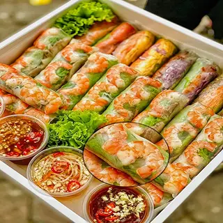 Hình ảnh Combo 10 Cuốn - 5 Tôm To - 5 Bắp Giò Heo Rút Xương Meat Deli.