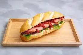 Hình ảnh Bánh mỳ trứng xúc xích