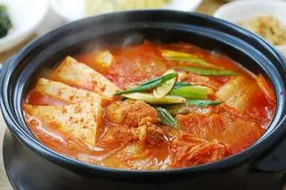 Hình ảnh Mì kim chi sườn non