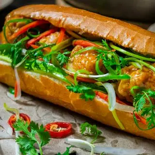 Hình ảnh Bánh mì xíu mại đặc biệt
