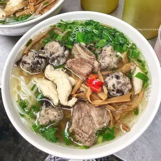 Hình ảnh Bún mọc đầy đủ dọc mùng không móng