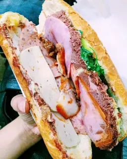 Hình ảnh Bánh mì xúc xích Ý - Pate - bơ - Chà bông