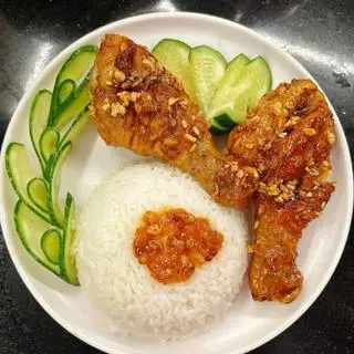 Hình ảnh Cơm gà sốt đùi tỏi