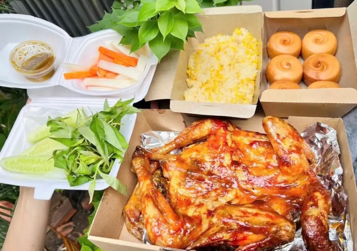 Hình ảnh Gà Lửa - Gà, Sườn Nướng Mắm Nhĩ Muối Ớt & Gà Ủ Muối - Tôn Thất Thuyết