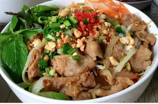 Hình ảnh Bún thịt heo xào