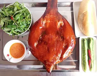 Hình ảnh Vịt quay da giòn tỳ bà