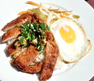 Hình ảnh Cơm sườn miếng ốp la