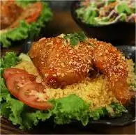 Hình ảnh Cơm đùi gà góc tư sốt Tứ Xuyên - cơm thêm - canh