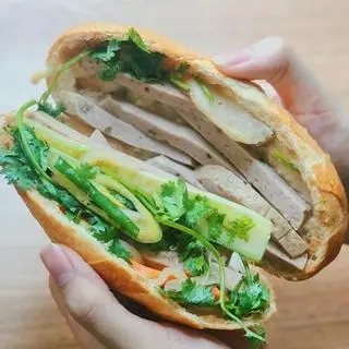 Hình ảnh Bánh mì chả lụa