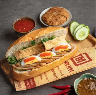 Hình ảnh Bánh mì chả cá - trứng